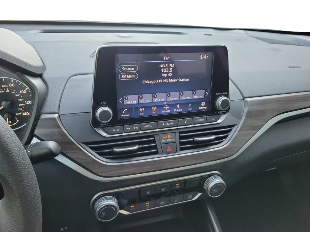 Used 2024 Nissan Altima 2.5 SV FWD image 14