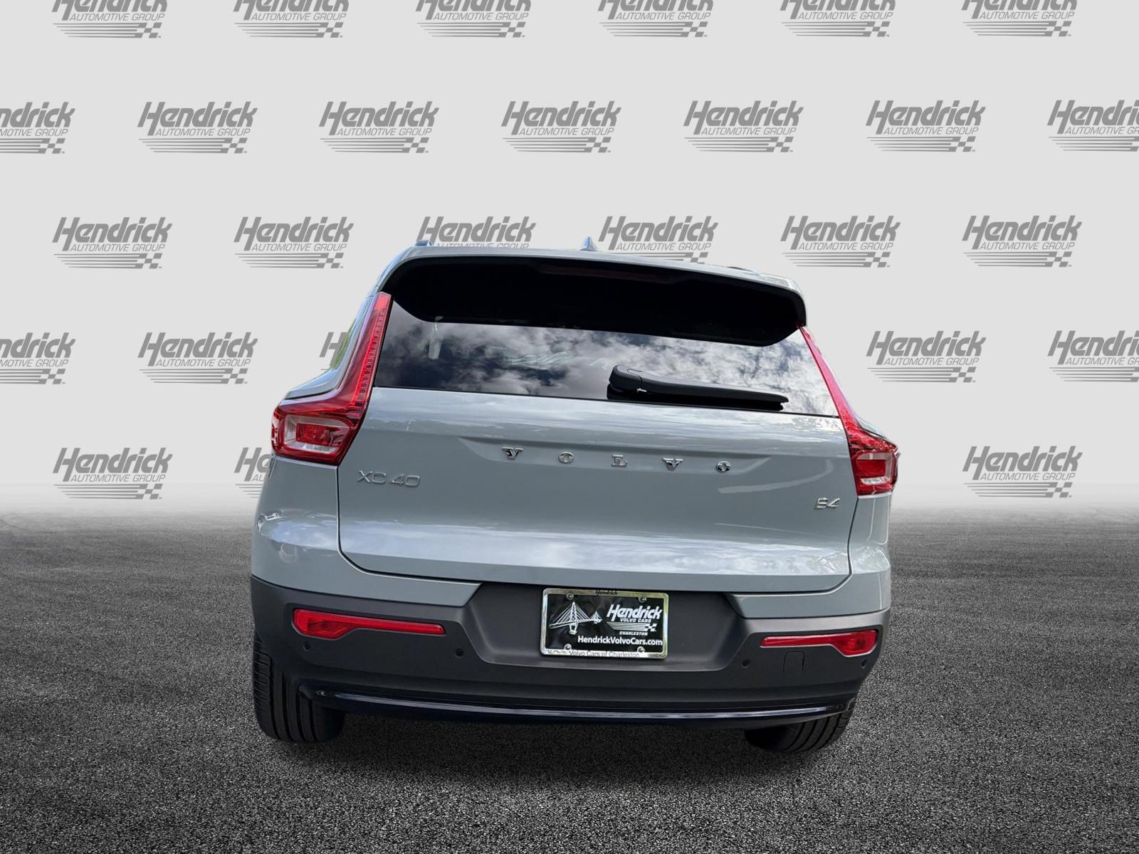 New 2026 Volvo XC40 B4 Core w/ Climate Package FWD image 8