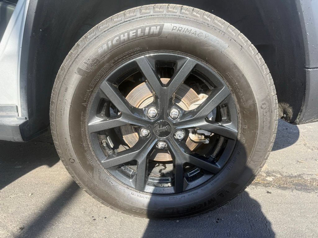 Used 2024 Jeep Grand Cherokee Altitude AWD/4WD image 31