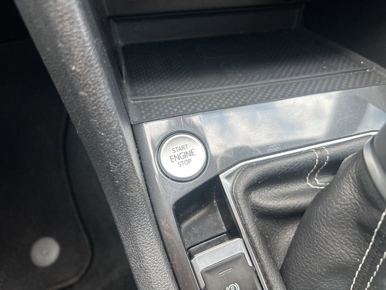 Used 2024 Volkswagen Tiguan SE R-Line image 11