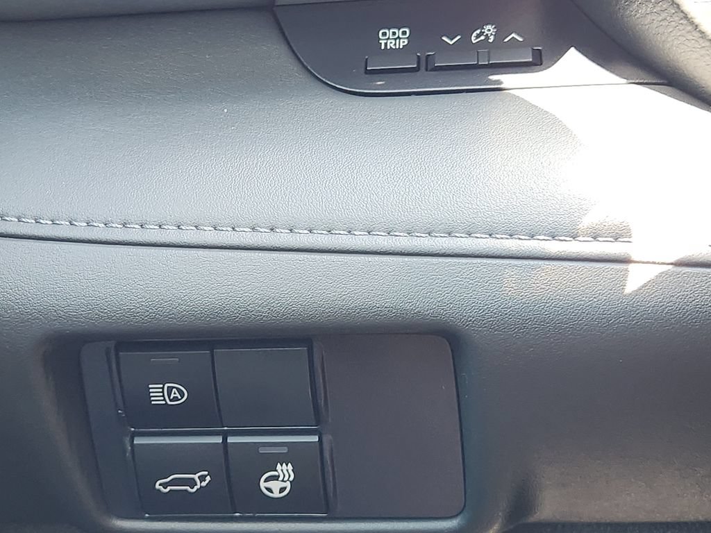Certified 2020 Toyota Highlander Limited FWD image 23