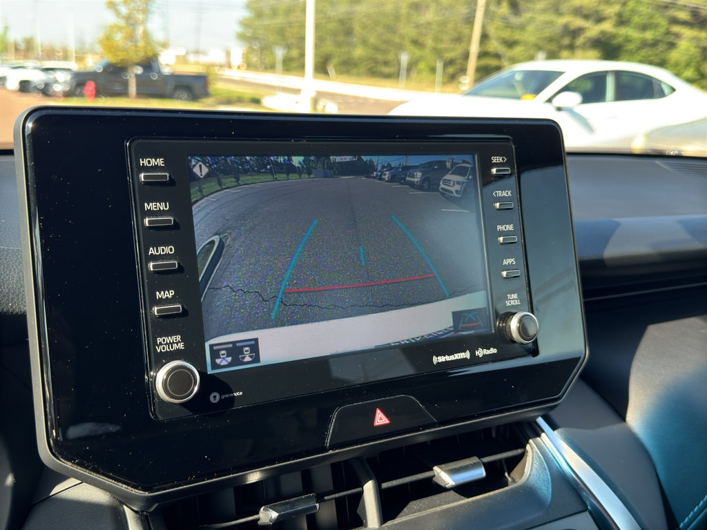 Used 2022 Toyota Venza LE image 24