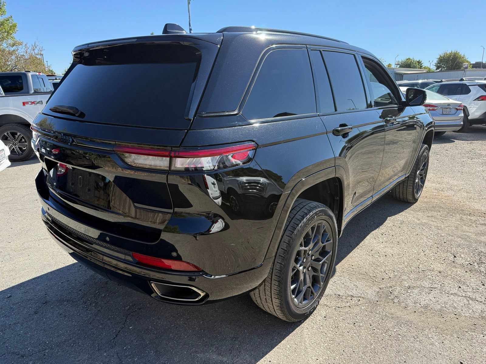 Used 2023 Jeep Grand Cherokee Summit AWD/4WD image 6
