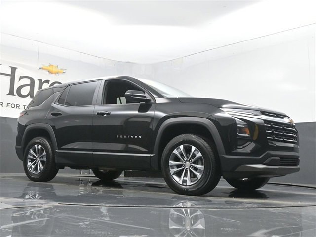 Used 2025 Chevrolet Equinox LT image 2