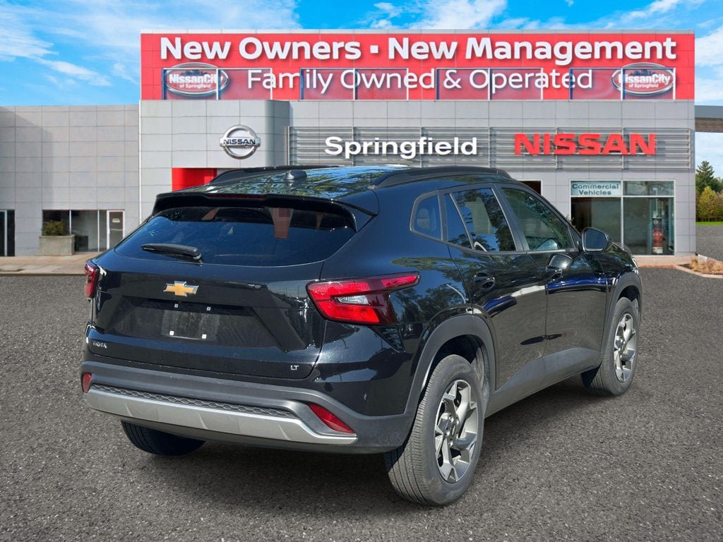 Used 2025 Chevrolet Trax LT w/ LT Convenience Package FWD image 5