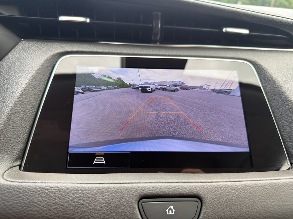 Used 2023 Cadillac XT4 Luxury w/ Cold Weather Package FWD image 24