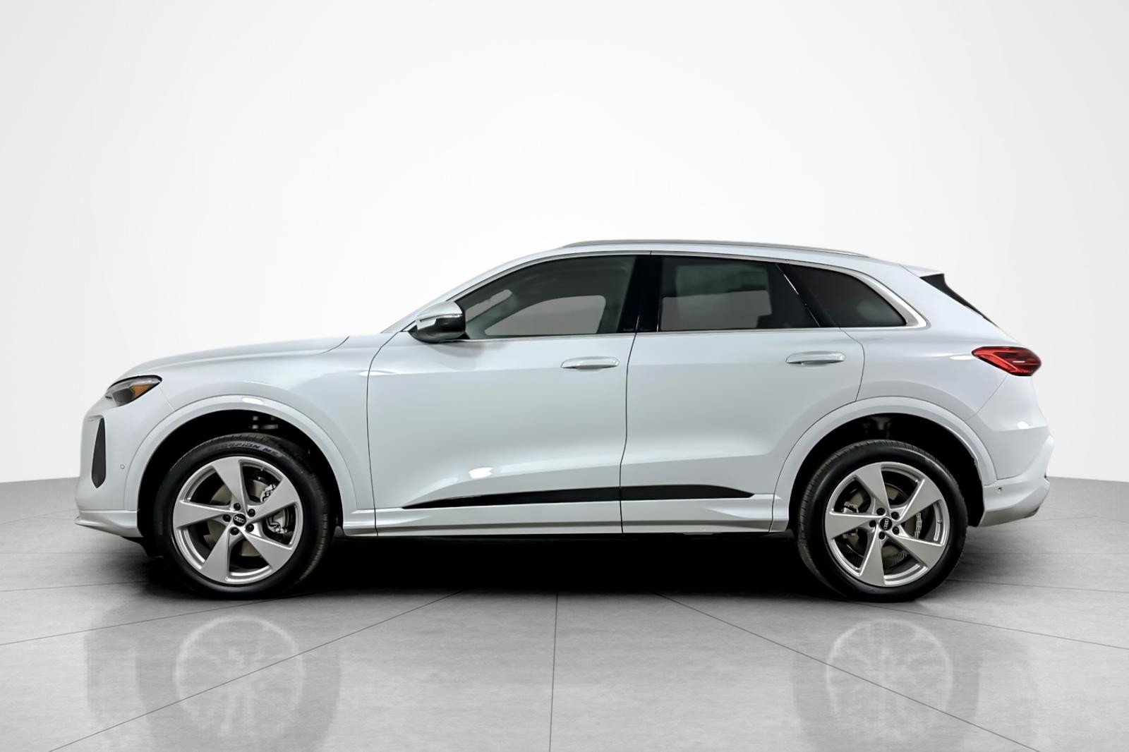New 2025 Audi Q5 Premium Plus image 3