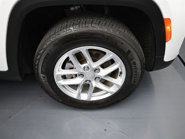 Used 2025 Jeep Grand Cherokee Laredo X image 27