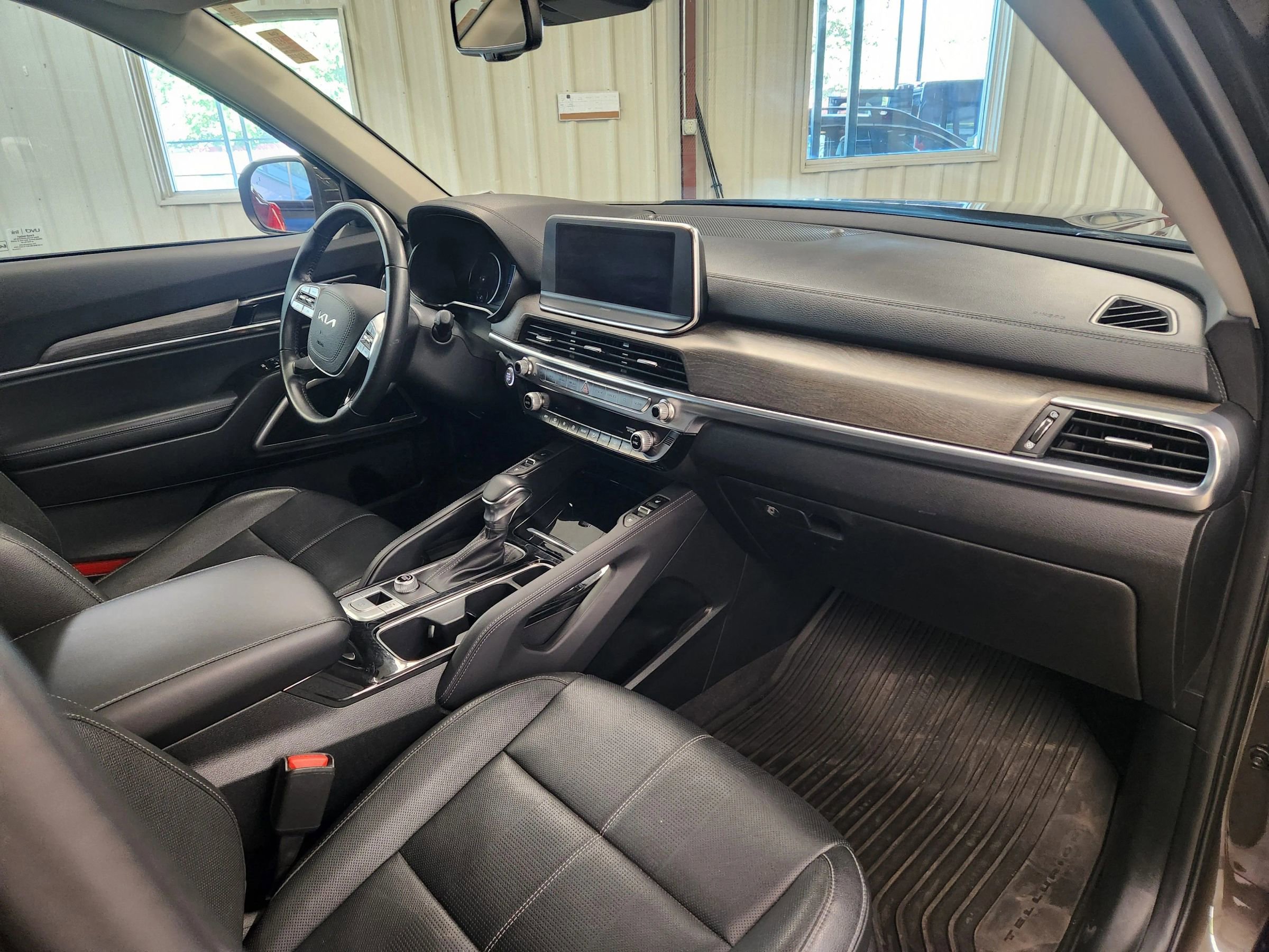 Used 2022 Kia Telluride EX w/ EX Premium Package image 32
