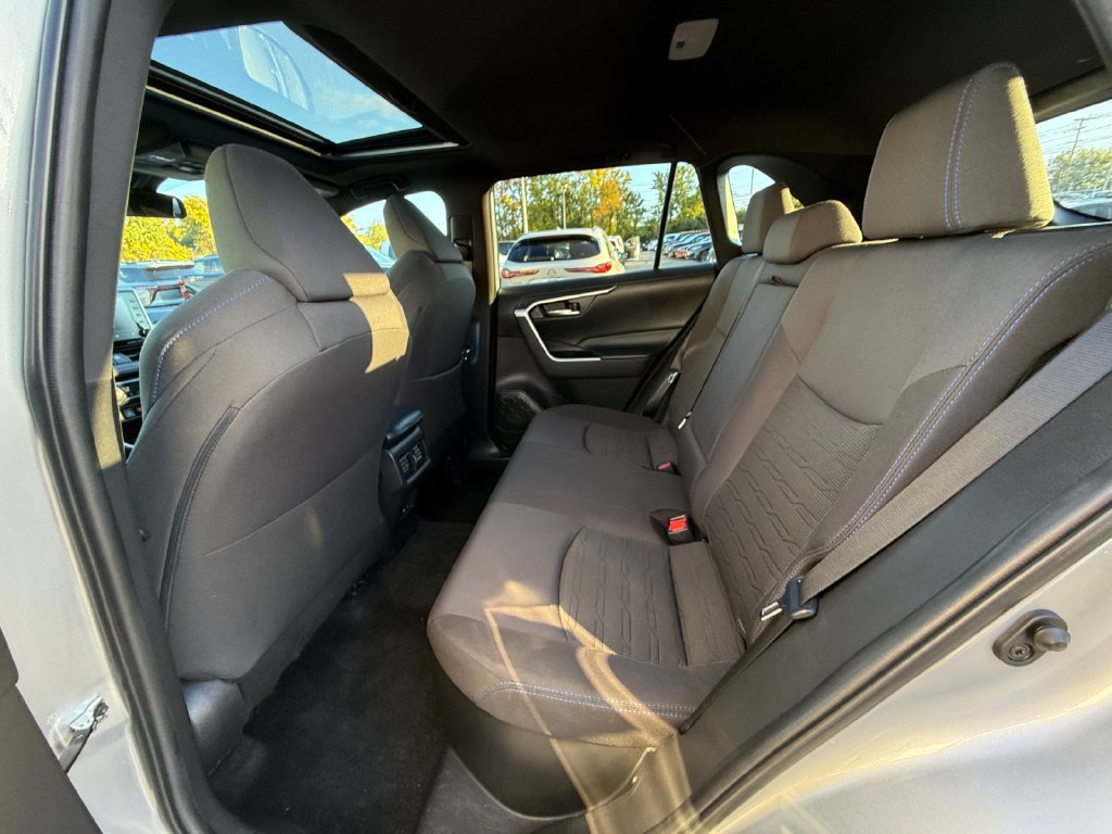 Used 2022 Toyota RAV4 SE w/ Convenience Package AWD/4WD image 23