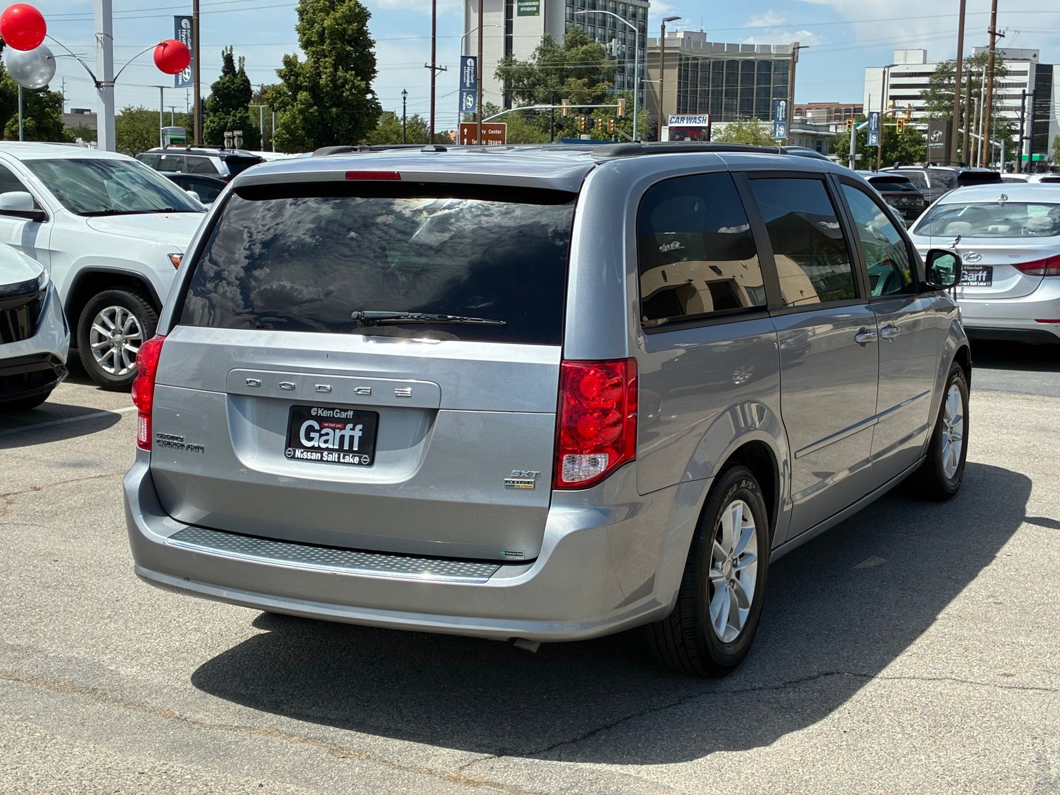 Used 2016 Dodge Grand Caravan SXT FWD image 2