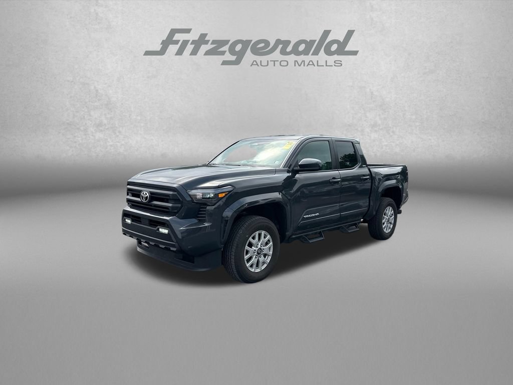 Used 2025 Toyota Tacoma SR5 AWD/4WD image 3