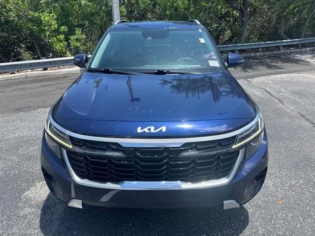 Used 2024 Kia Seltos EX FWD image 2