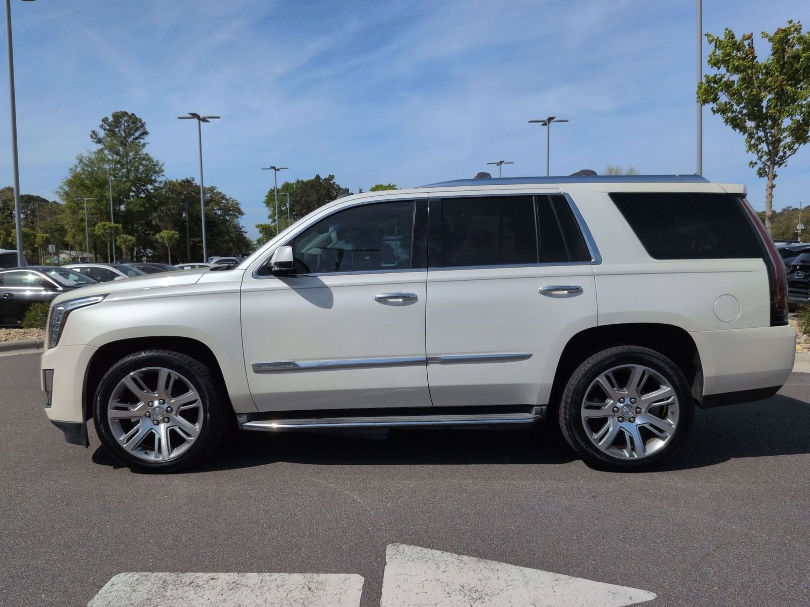 Used 2015 Cadillac Escalade Luxury image 6