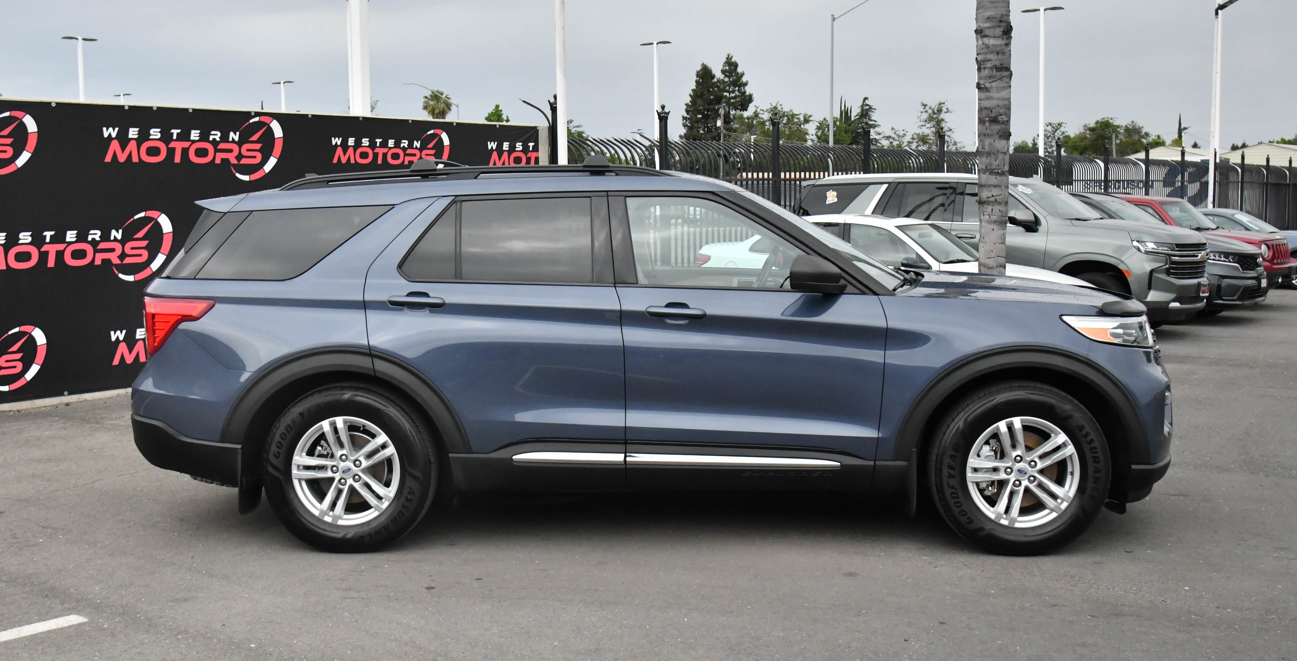 Used 2021 Ford Explorer XLT w/ Equipment Group 202A RWD image 9