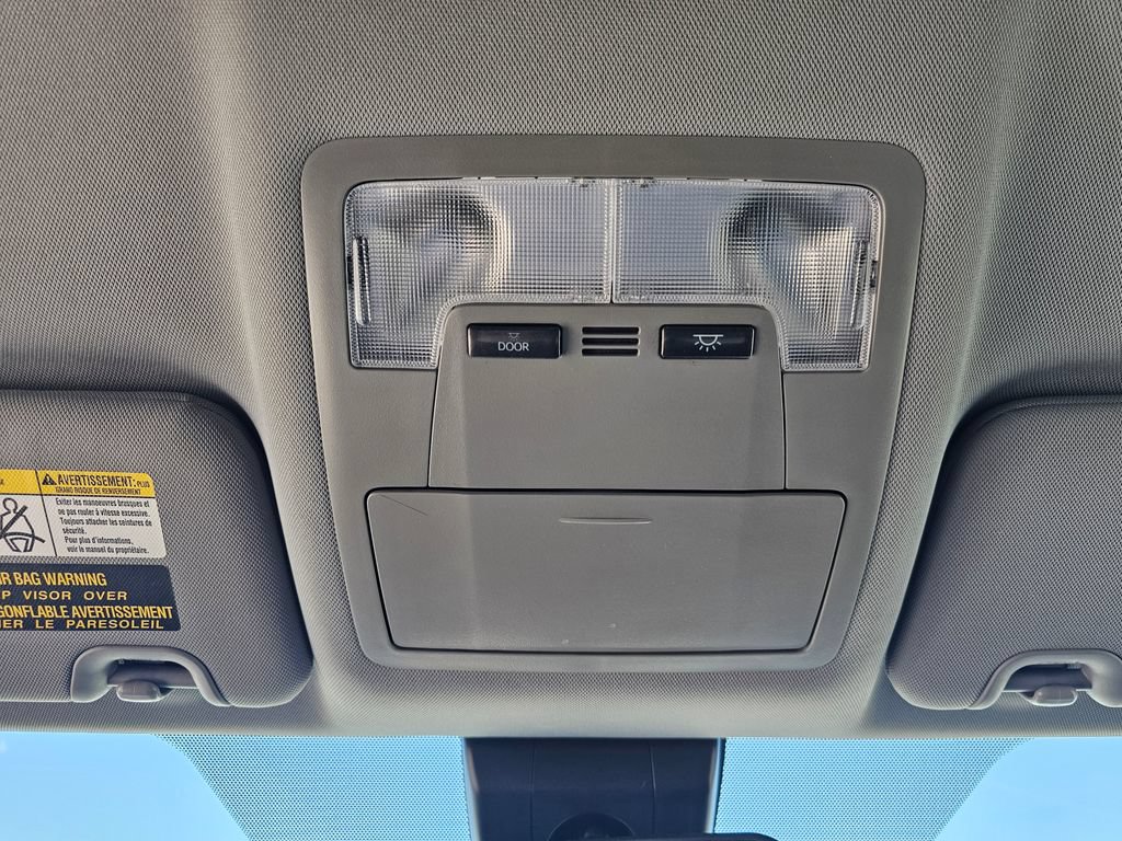 Used 2018 Toyota Highlander LE w/ Carpet Mat Package (TMS) FWD image 23