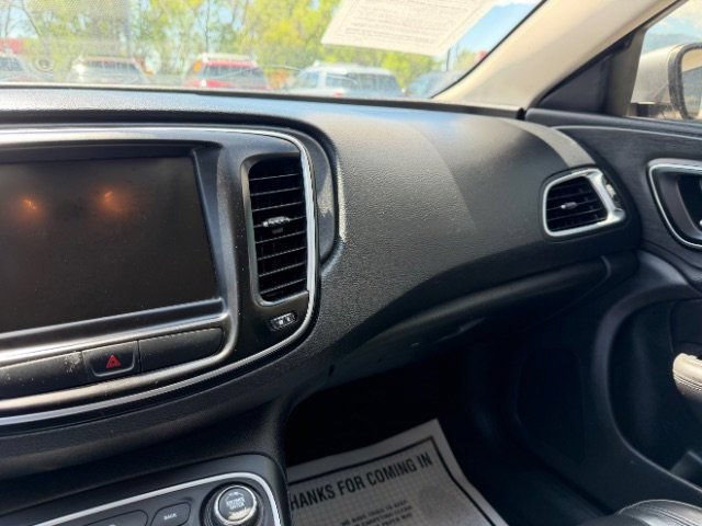Used 2016 Chrysler 200 Limited FWD image 22