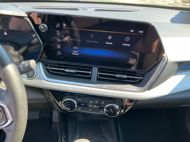 Used 2025 Chevrolet Trax LT w/ Sunroof Package image 13