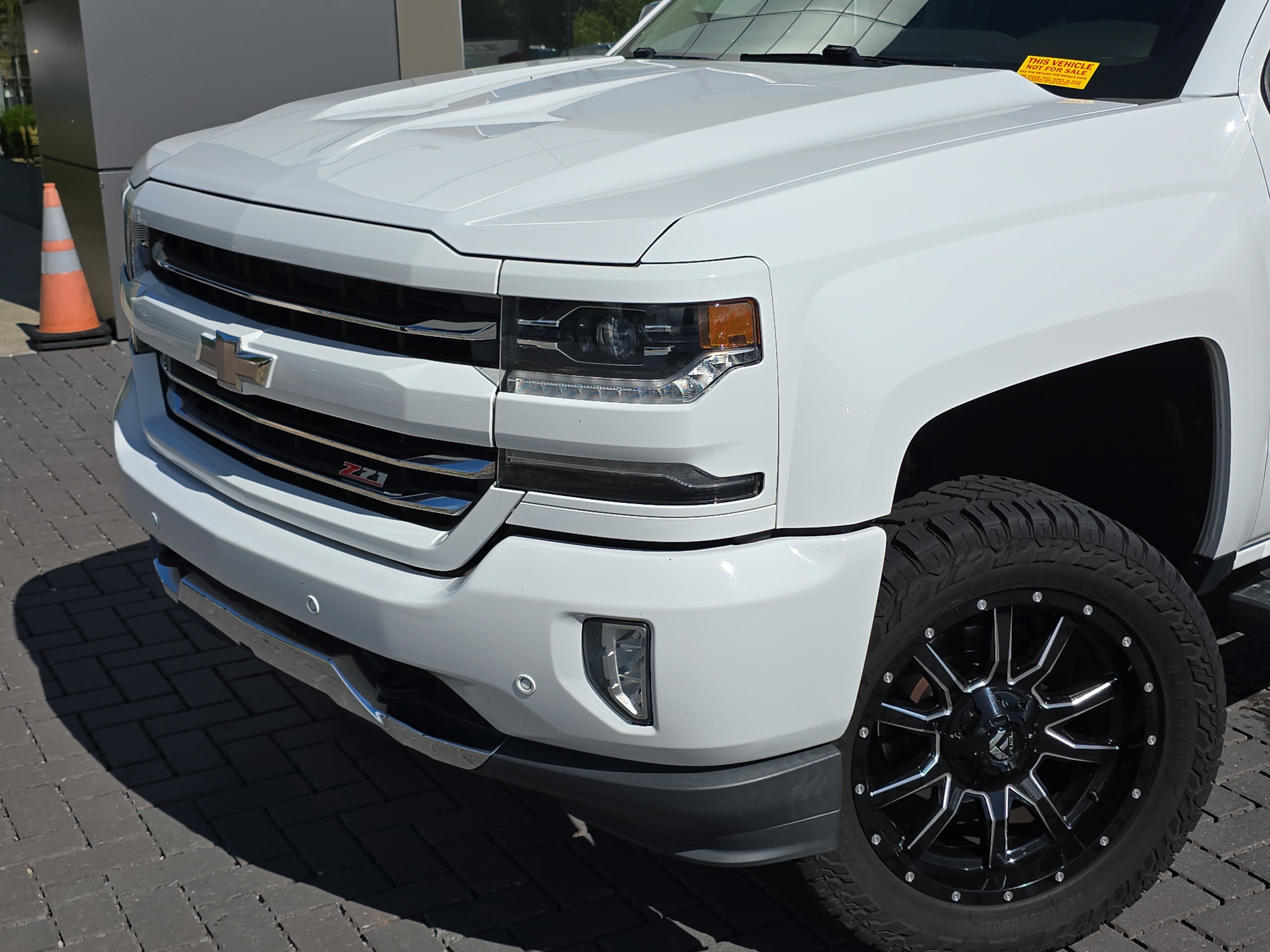 Used 2018 Chevrolet Silverado 1500 LTZ Z71 w/ LTZ Plus Package AWD/4WD image 9