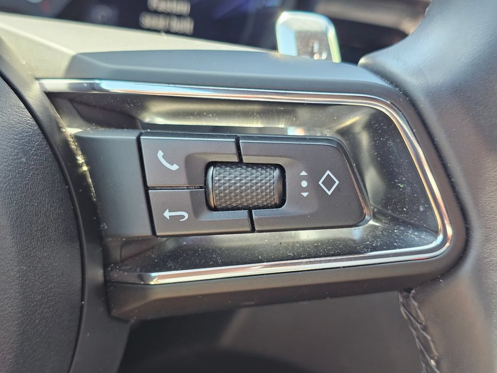 Used 2025 Porsche Macan AWD/4WD image 26