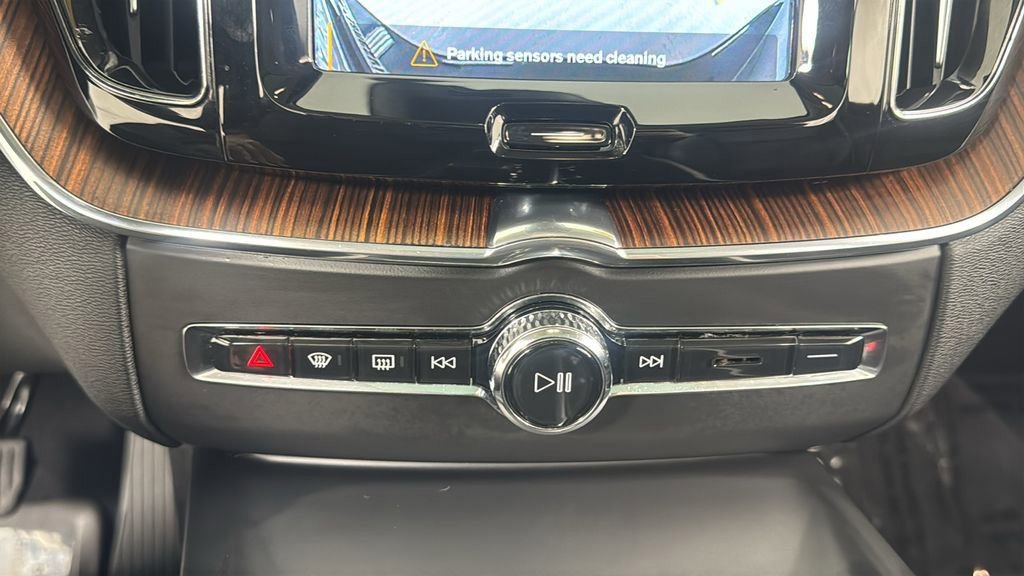 Used 2023 Volvo XC60 B5 Plus w/ Climate Package image 26