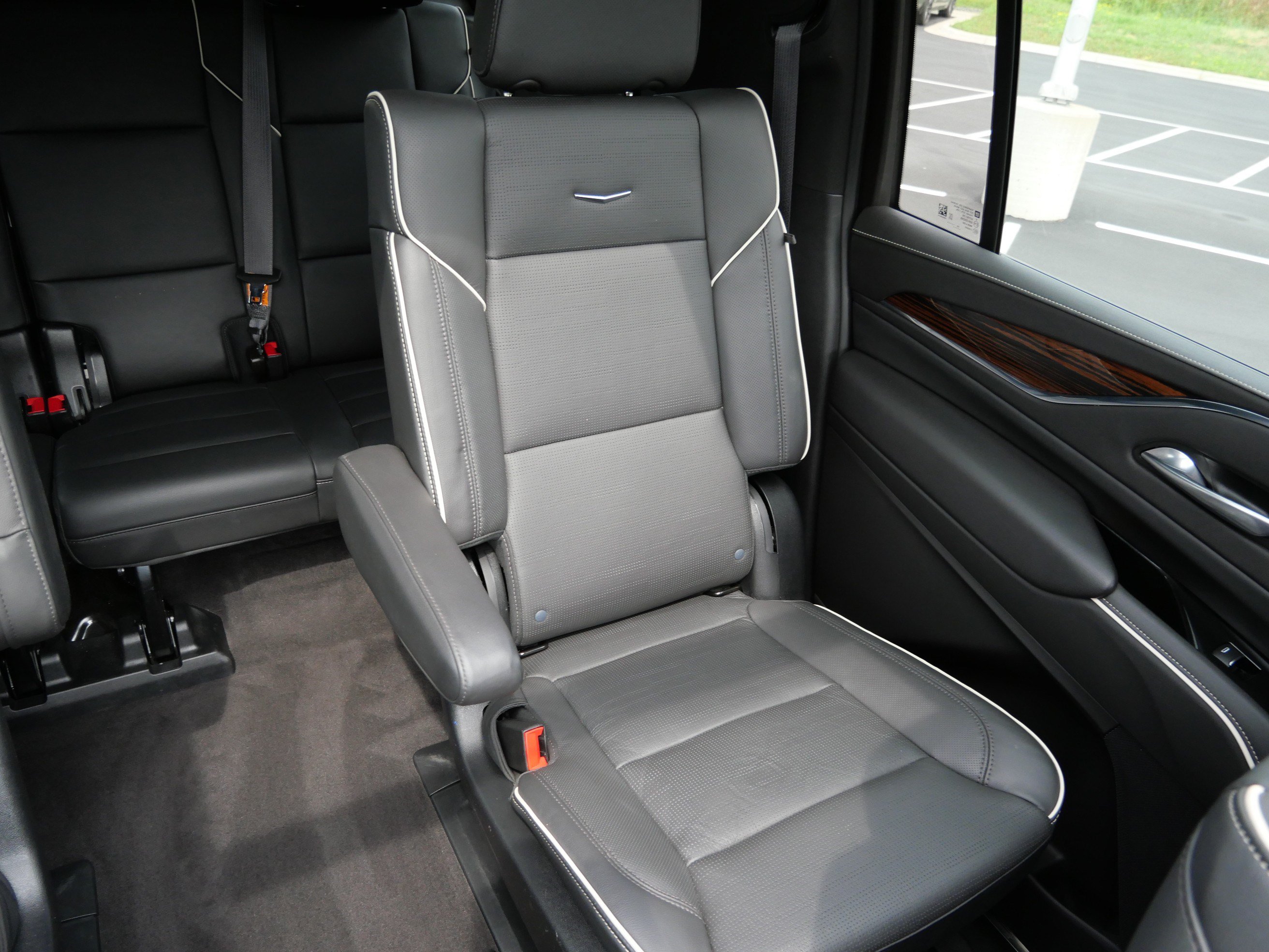Certified 2023 Cadillac Escalade ESV Premium Luxury w/ Performance Package AWD/4WD image 13