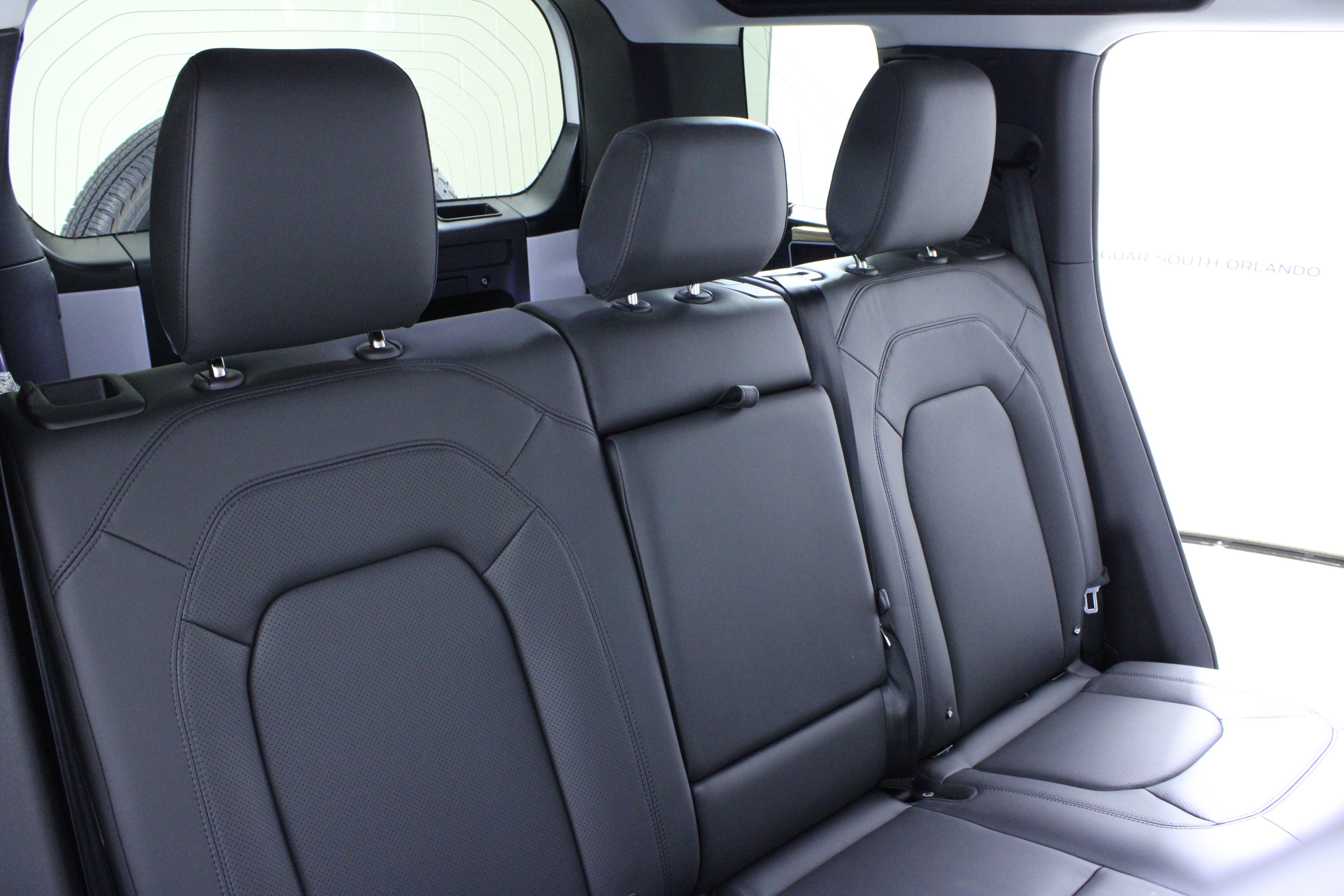 Used 2025 Land Rover Defender 110 S image 14