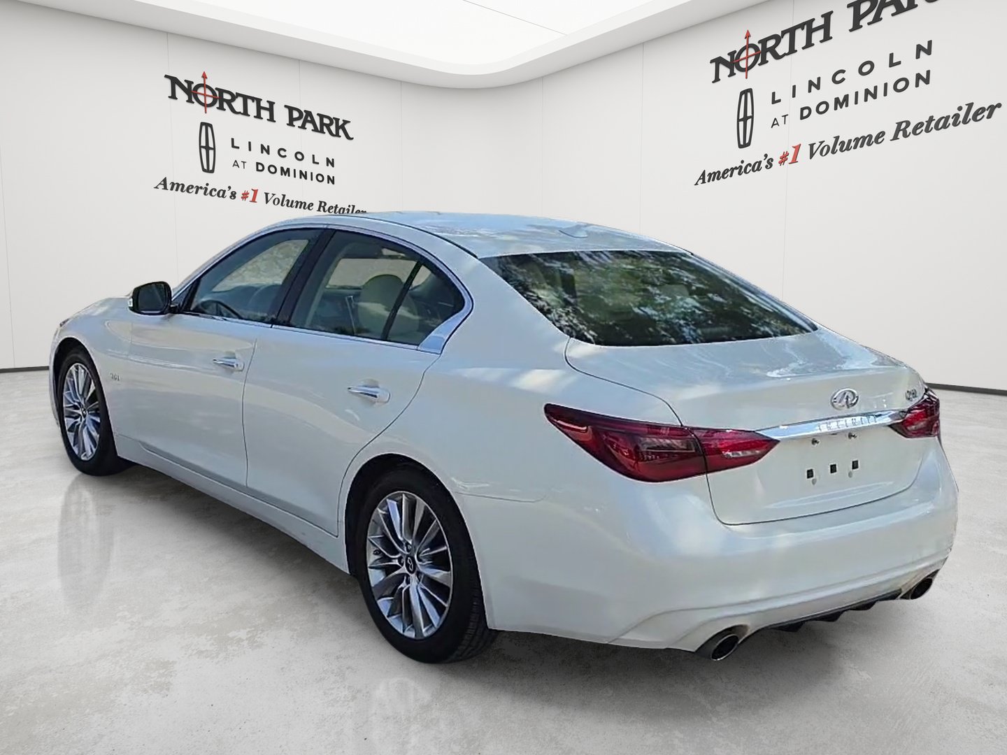 Used 2019 INFINITI Q50 Luxe w/ Essential Package (3.0T Luxe) RWD image 3