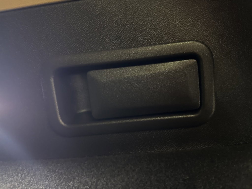 Used 2017 Cadillac XT5 Platinum image 28