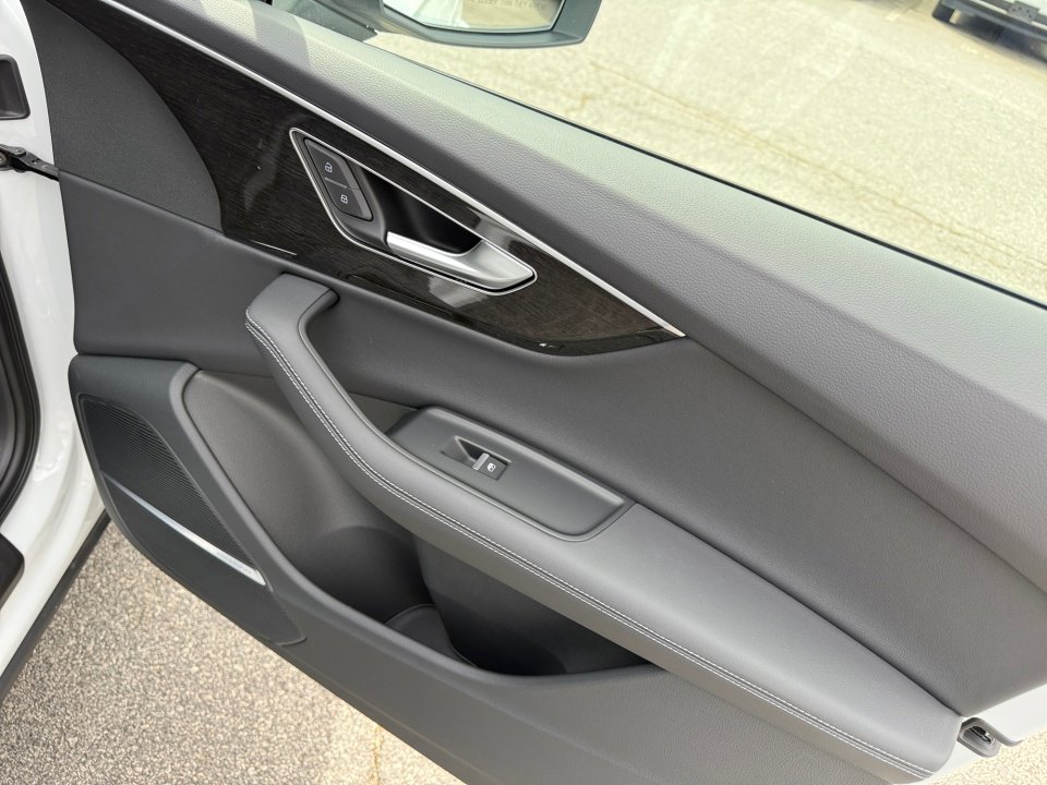 New 2026 Audi Q7 3.0T Premium Plus AWD/4WD image 31