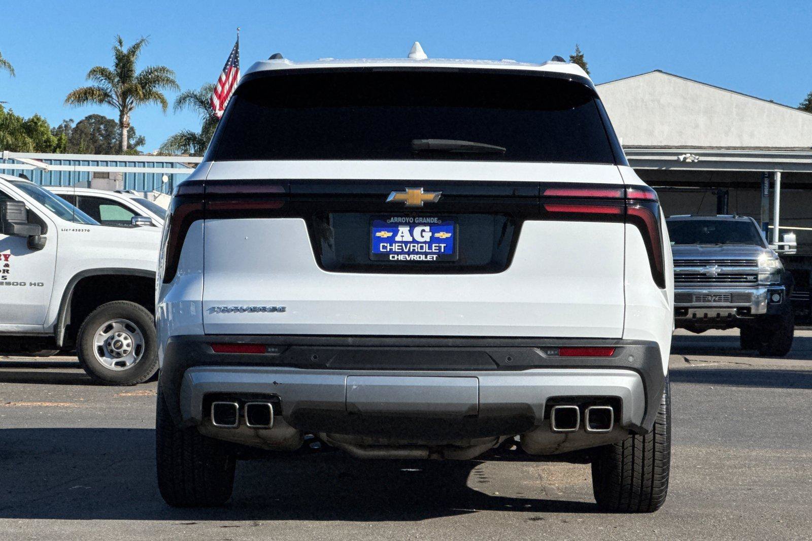 Used 2025 Chevrolet Traverse LT FWD image 7