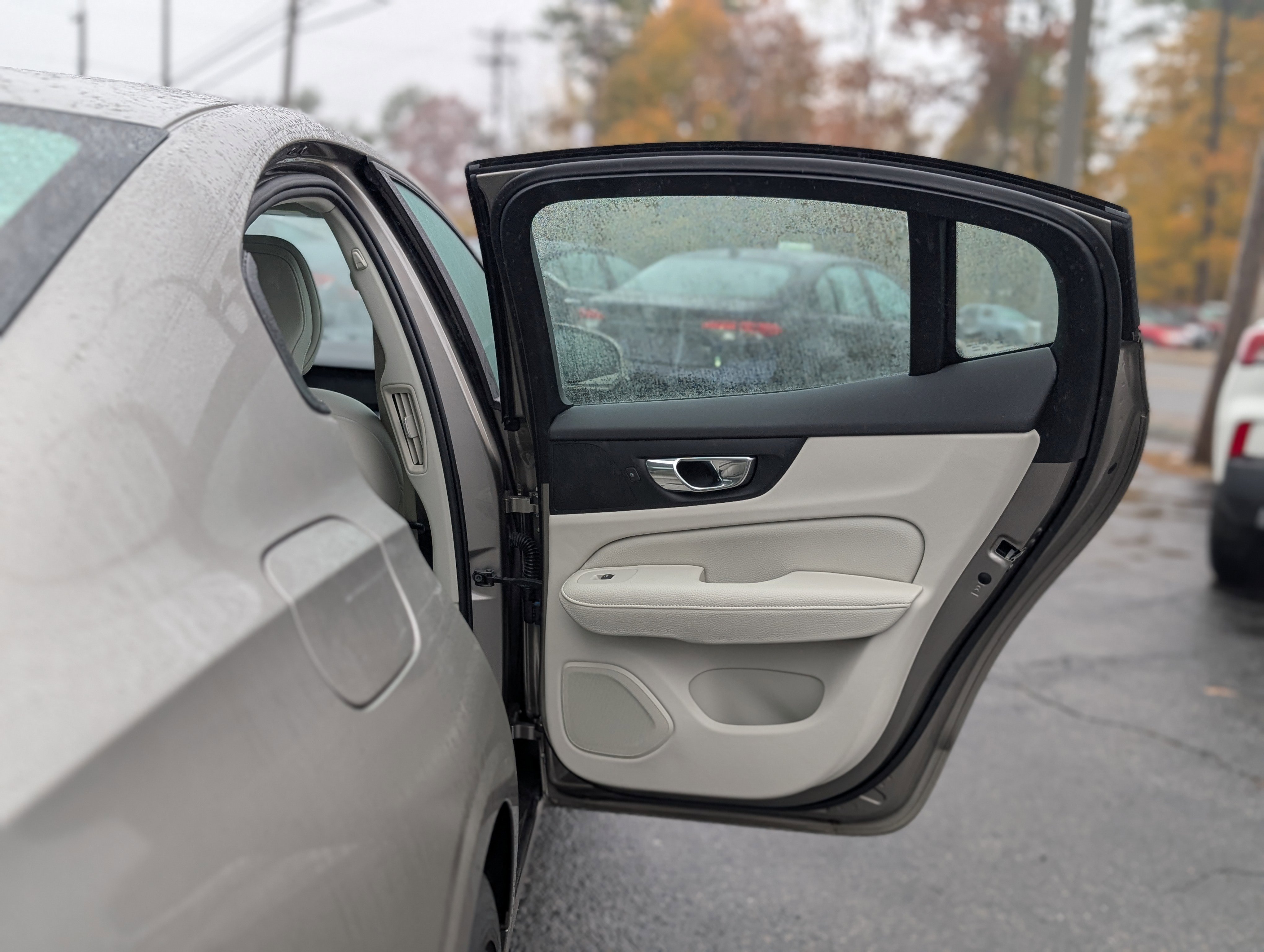 Used 2020 Volvo S60 T6 Momentum image 44