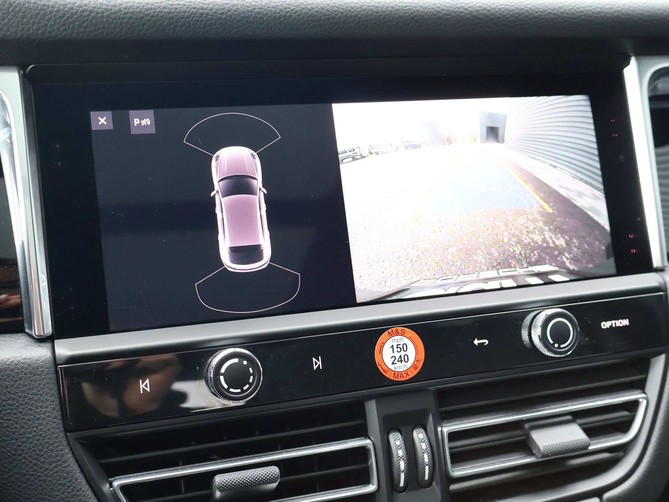 Certified 2026 Porsche Macan AWD/4WD image 18