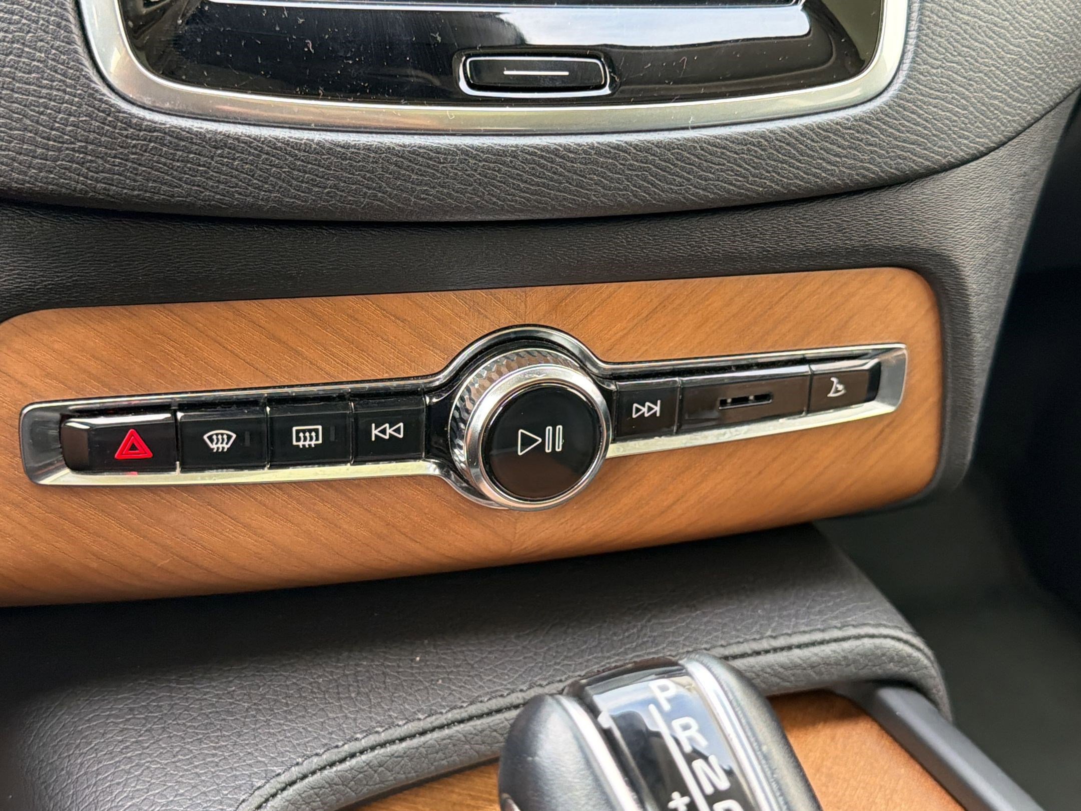 Used 2022 Volvo XC90 T5 Momentum w/ Climate Package FWD image 19