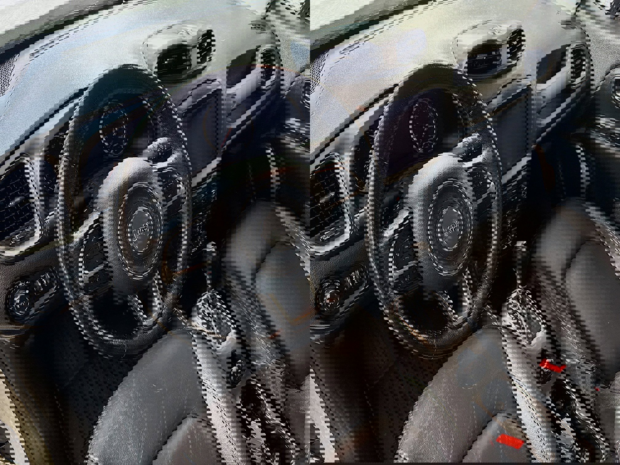 Used 2021 Jeep Renegade Limited image 12