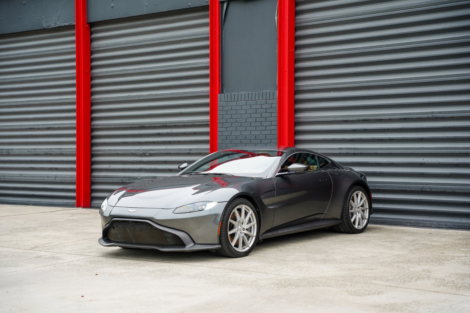 Used 2020 Aston Martin V8 Vantage Coupe RWD image 1