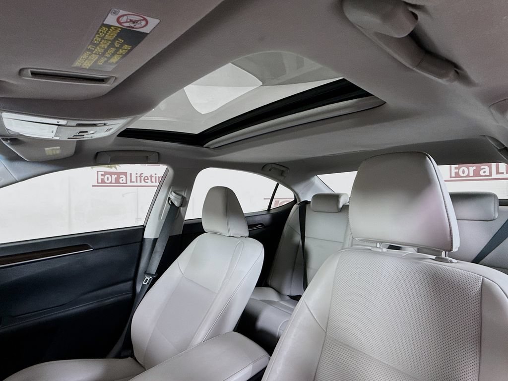 Used 2018 Lexus ES 350 w/ Premier Package FWD image 10