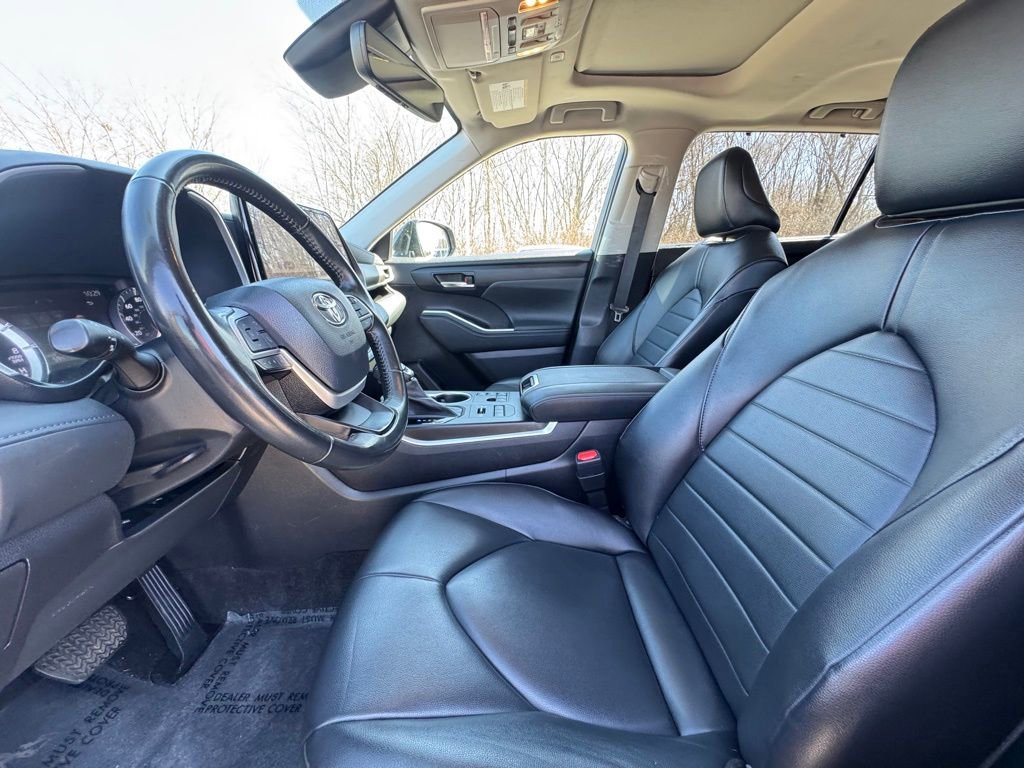 Used 2023 Toyota Highlander XLE AWD/4WD image 20