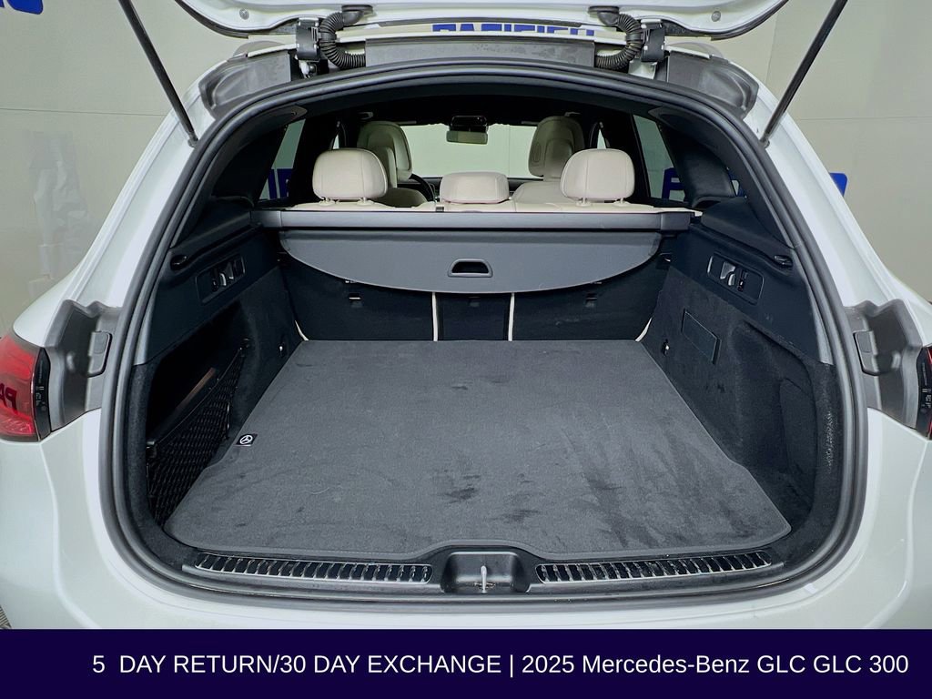 Used 2025 Mercedes-Benz GLC 300 4MATIC image 30