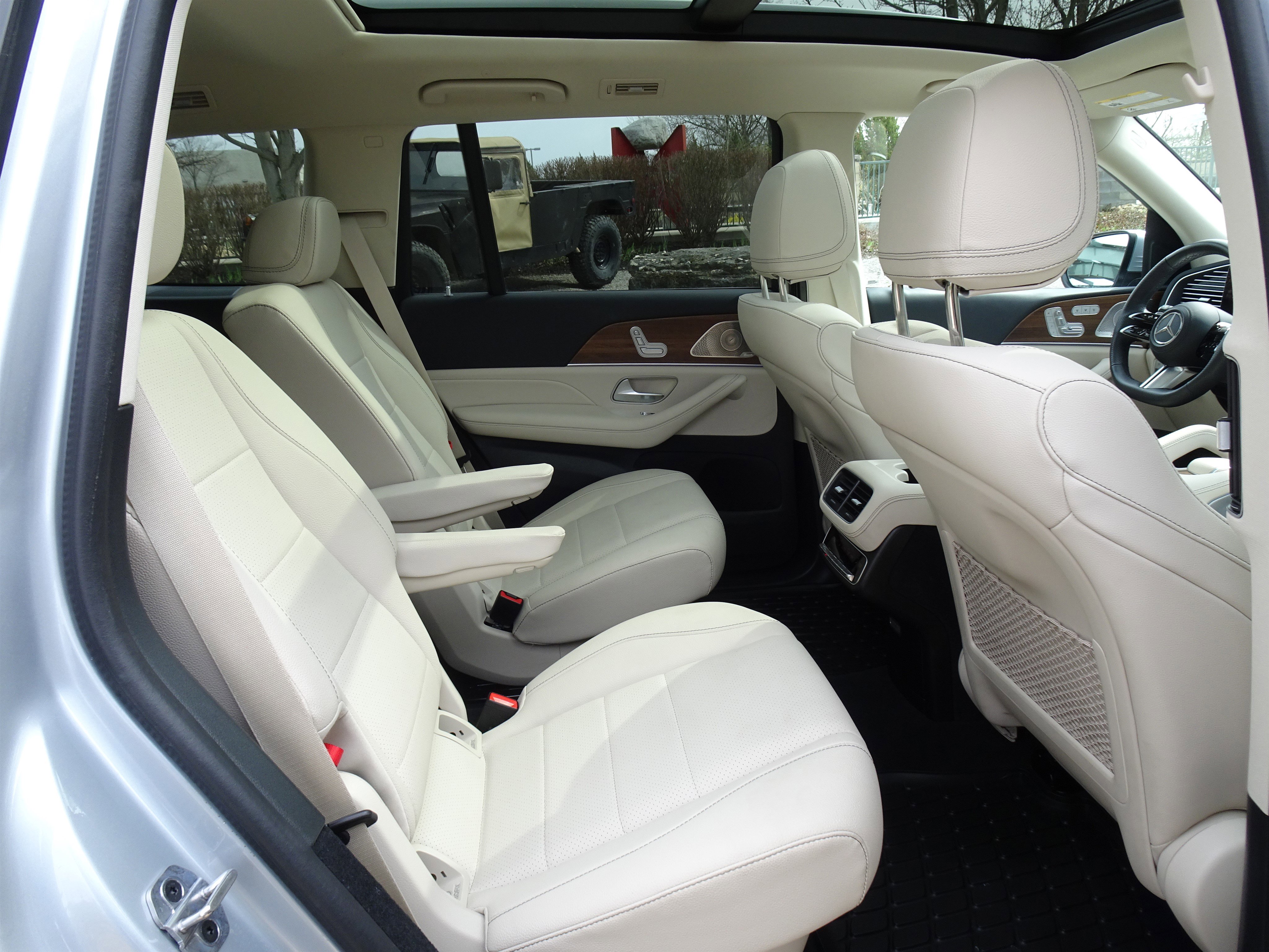 Used 2024 Mercedes-Benz GLS 450 4MATIC image 24