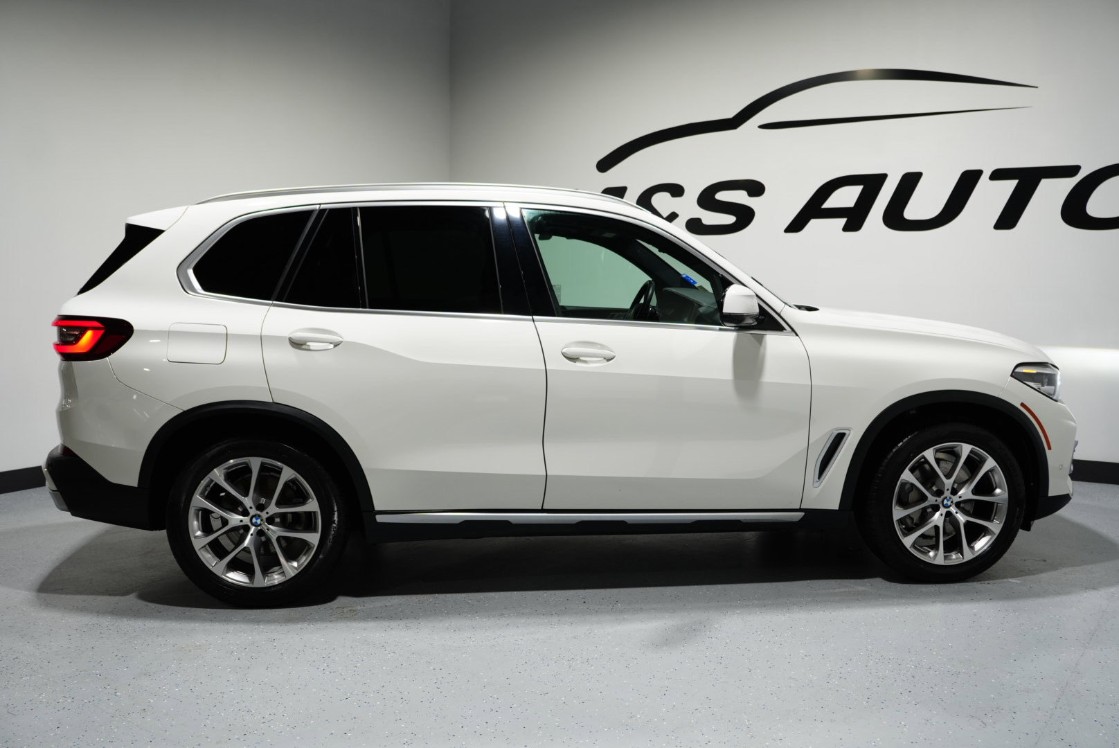 Used 2022 BMW X5 xDrive40i w/ Parking Assistance Package image 6