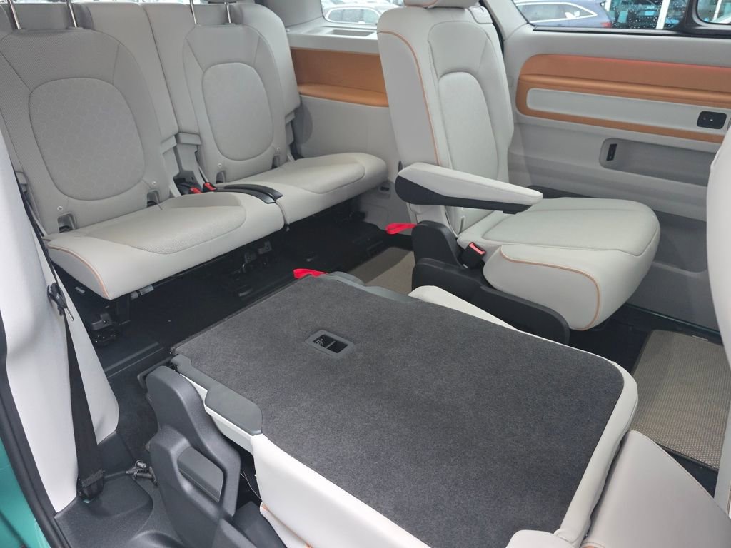 New 2025 Volkswagen ID. Buzz 1st Edition image 16