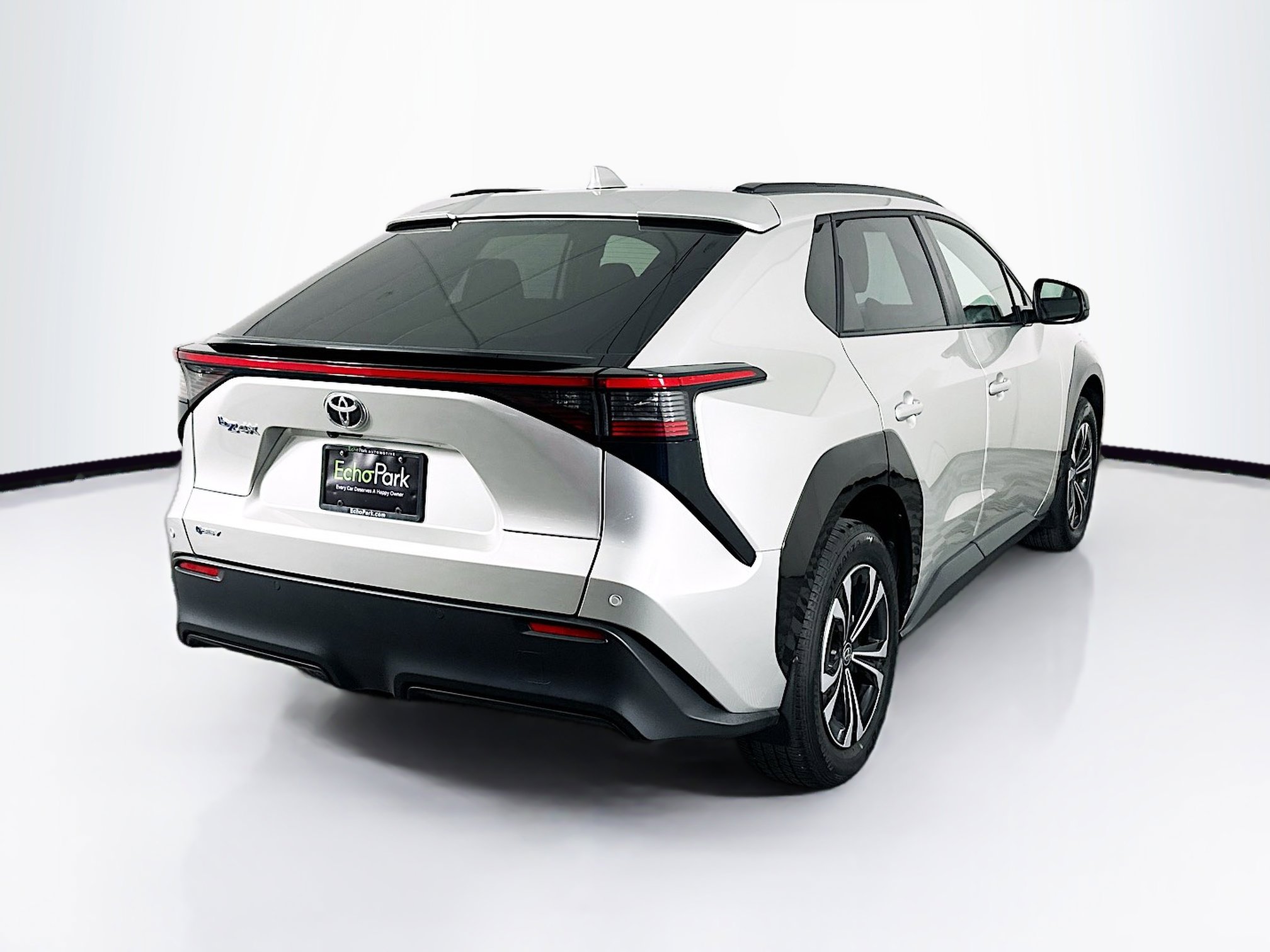 Used 2024 Toyota bZ4X XLE w/ Weather Package image 9