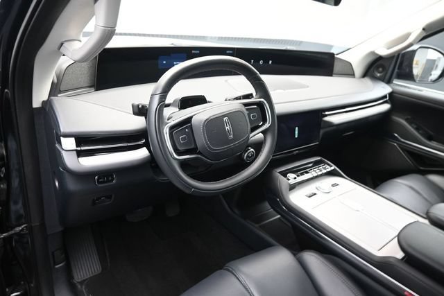 Certified 2025 Lincoln Navigator L Reserve AWD/4WD image 9