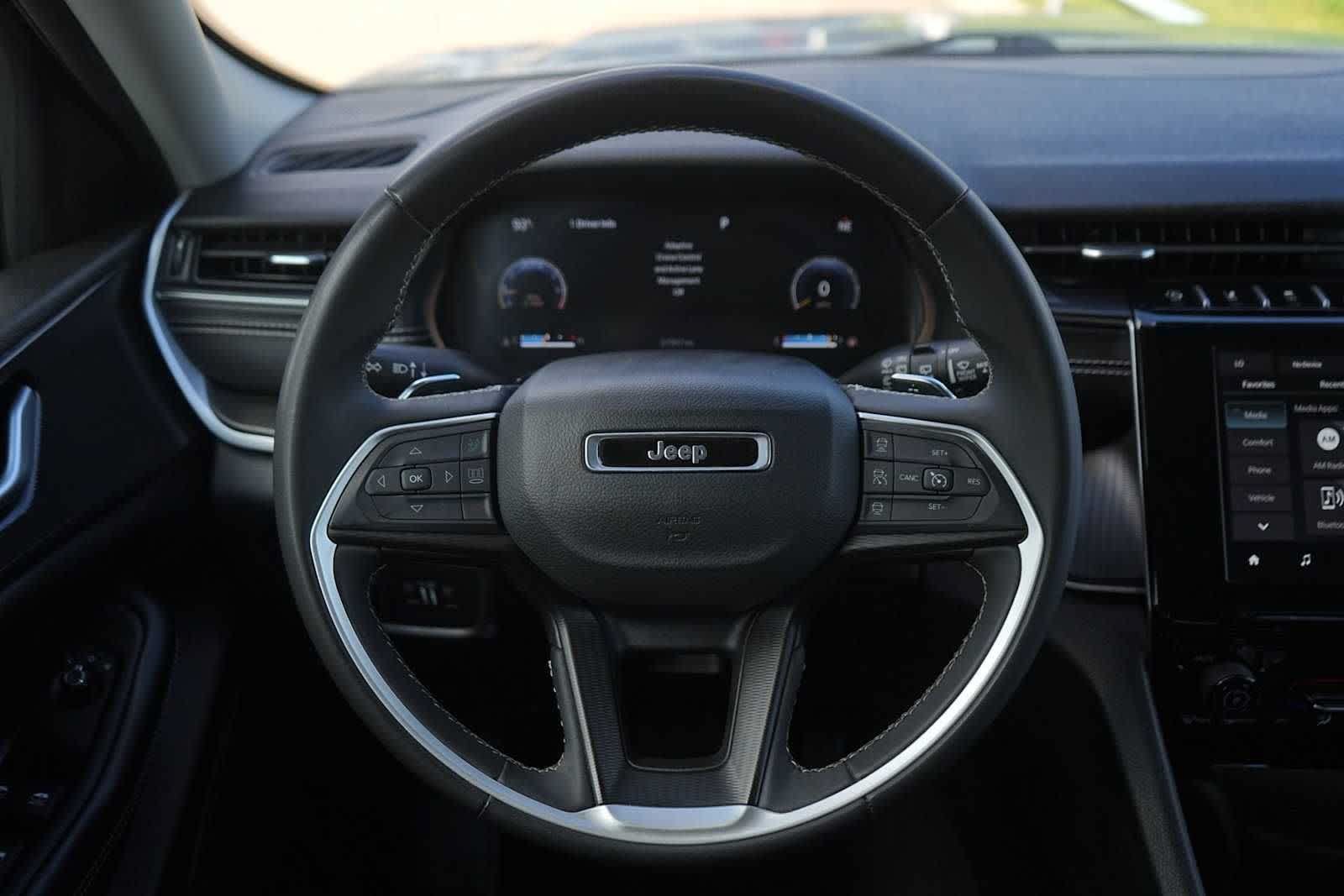 Used 2024 Jeep Grand Cherokee Laredo RWD image 16