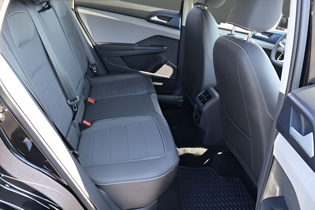 Certified 2024 Volkswagen Taos SE FWD image 19