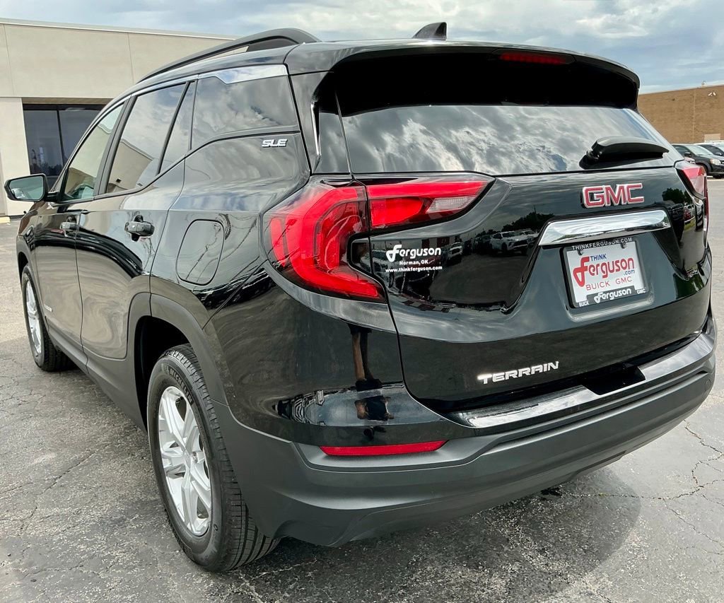 Used 2021 GMC Terrain SLE w/ Driver Convenience Package FWD image 13