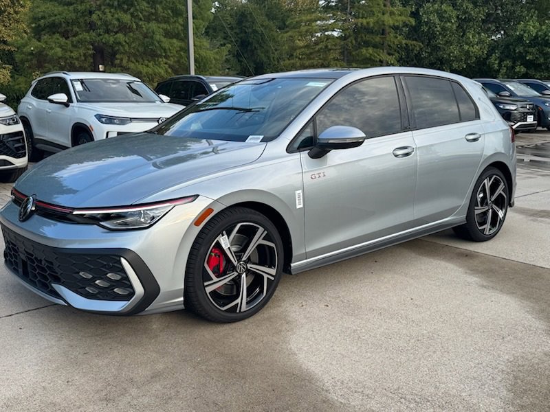 New 2026 Volkswagen Golf SE FWD image 2