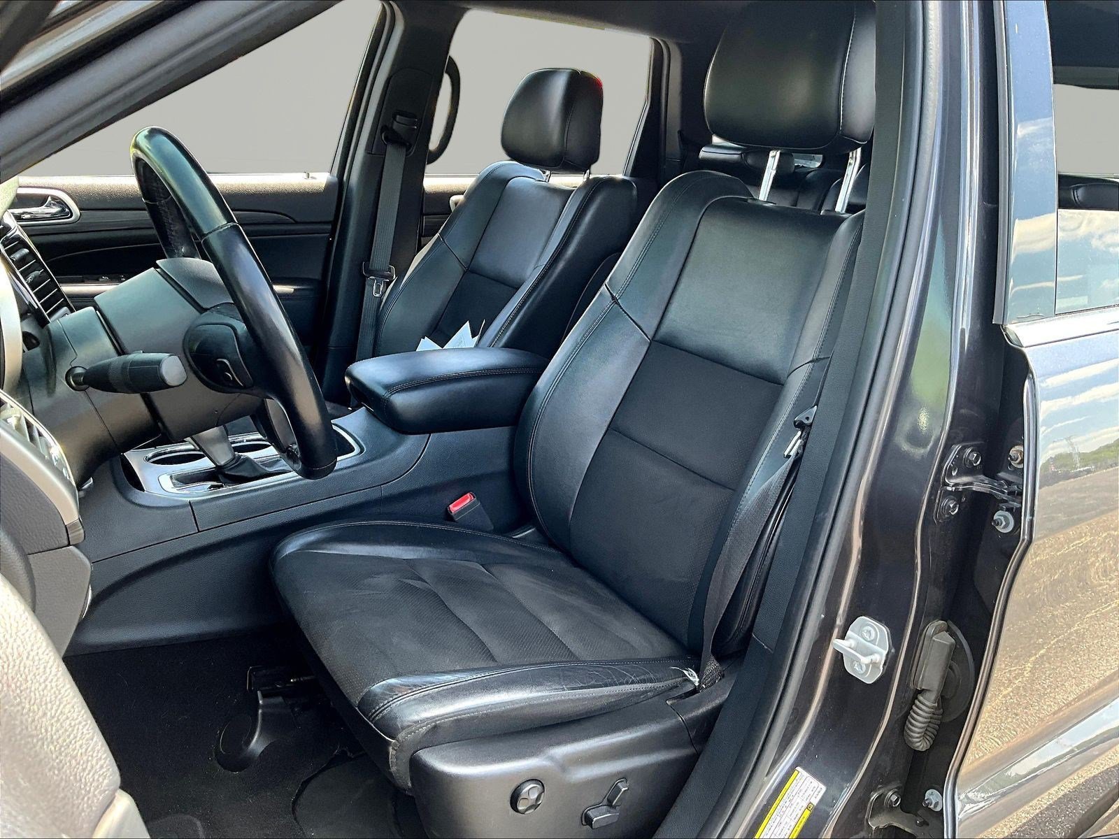 Used 2019 Jeep Grand Cherokee Laredo w/ Laredo X Package RWD image 21