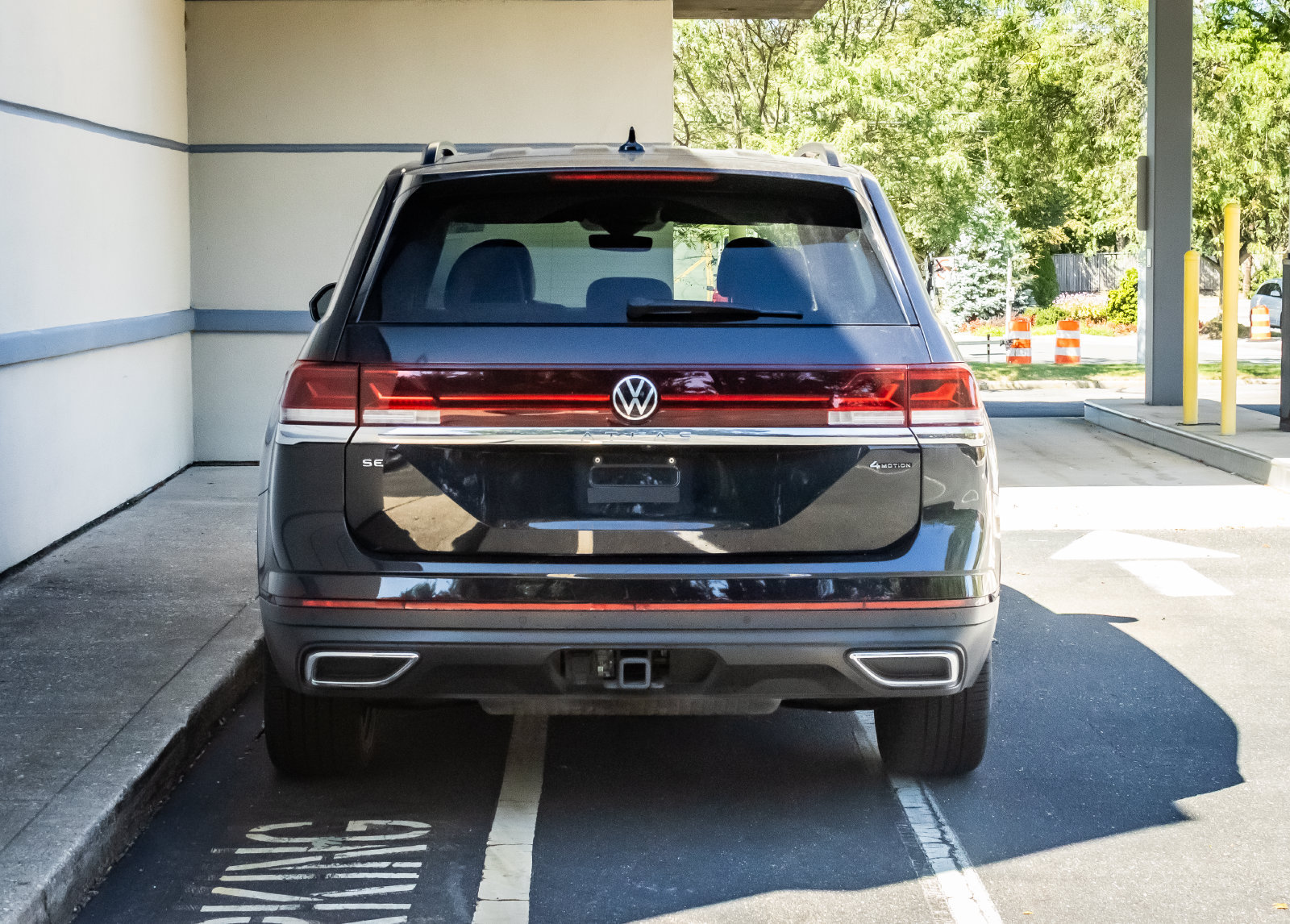 Used 2025 Volkswagen Atlas SE AWD/4WD image 6